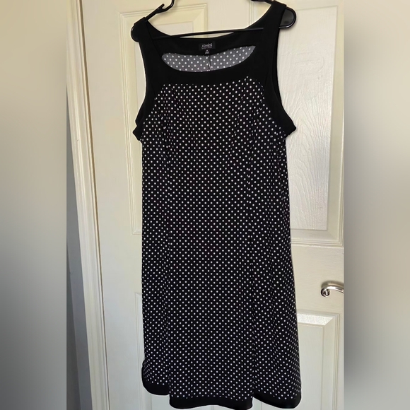 Jones New York Dresses & Skirts - Jones New York Sleeveless Black and White Dotted Midi Dress Sz 16